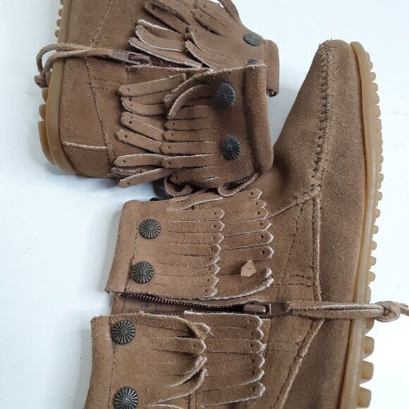 Minnetonka Women's 6M Double Fringe Side-Zip Taupe Ankle Boot - Picture 7 of 9